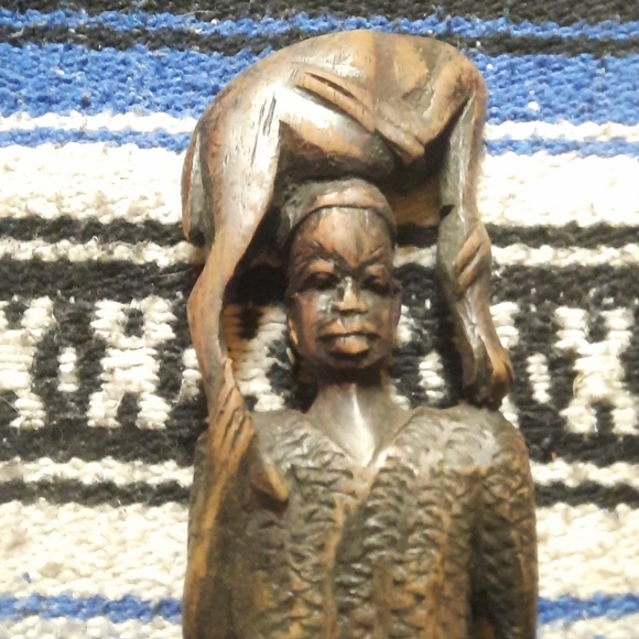 WOOD  CARVED ITEM ON WOOD BASE. - Picture 2 of 7